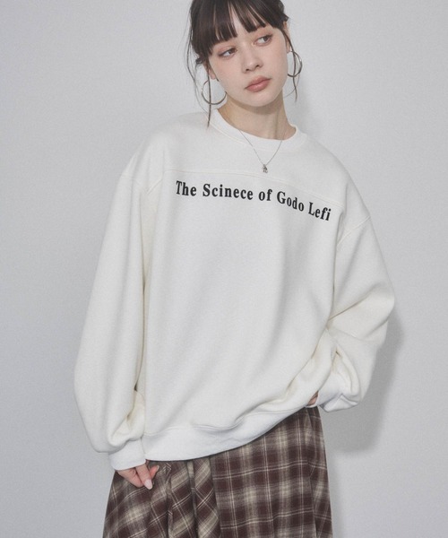 ENVYM（アンビー）の「ロゴプリントオーバーサイズスウェットPO（スウェット・レディース・ホワイト/ブラック/レッド・FREE）」の2枚目の写真