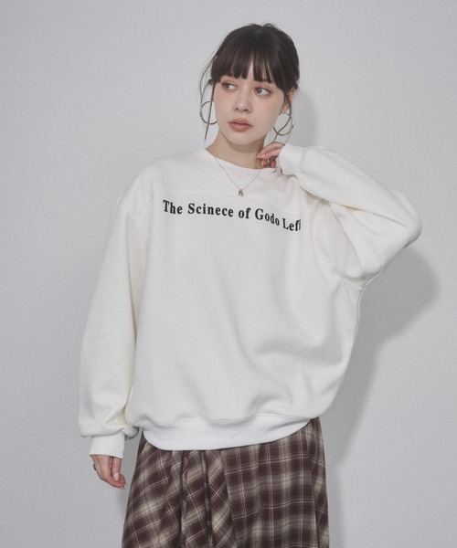 ENVYM（アンビー）の「ロゴプリントオーバーサイズスウェットPO（スウェット・レディース・ホワイト/ブラック/レッド・FREE）」の5枚目の写真