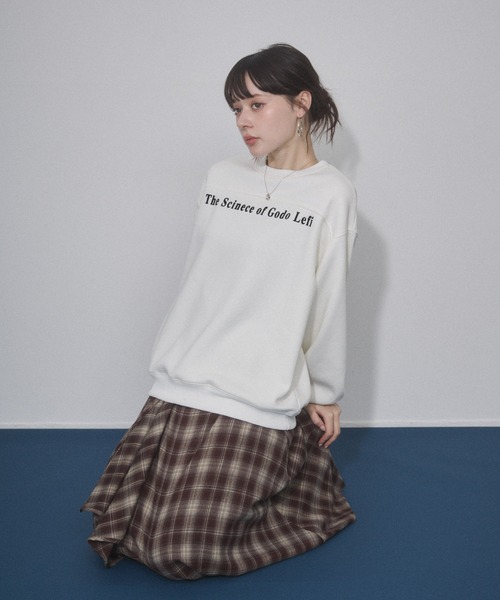 ENVYM（アンビー）の「ロゴプリントオーバーサイズスウェットPO（スウェット・レディース・ホワイト/ブラック/レッド・FREE）」の9枚目の写真