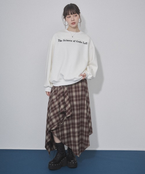 ENVYM（アンビー）の「ロゴプリントオーバーサイズスウェットPO（スウェット・レディース・ホワイト/ブラック/レッド・FREE）」の10枚目の写真