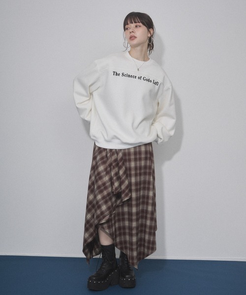 ENVYM（アンビー）の「ロゴプリントオーバーサイズスウェットPO（スウェット・レディース・ホワイト/ブラック/レッド・FREE）」の11枚目の写真