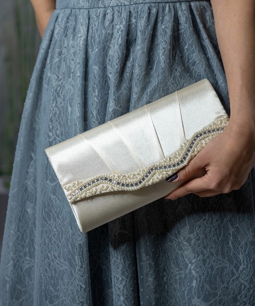 STRAWBERRY-FIELDS（ストロベリーフィールズ）の「【ZOZOTOWN限定】パールビーズサテンクラッチバック（クラッチバッグ・レディース・ブラック/ベージュ・FREE）」の2枚目の写真