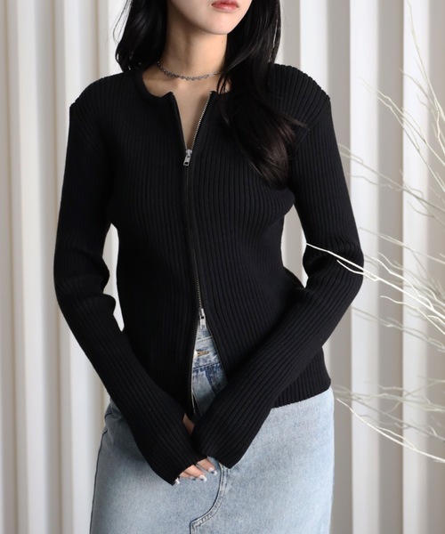 YENNA（イェンナ）の「リブZIPカーディガン　フィンガーホール付（カーディガン/ボレロ・レディース・グリーン/チャコールグレー/ブラック/グレイッシュベージュ/ブラウン・FREE）」の17枚目の写真