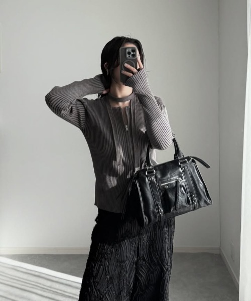 YENNA（イェンナ）の「リブZIPカーディガン　フィンガーホール付（カーディガン/ボレロ・レディース・グリーン/チャコールグレー/ブラック/グレイッシュベージュ/ブラウン・FREE）」の12枚目の写真