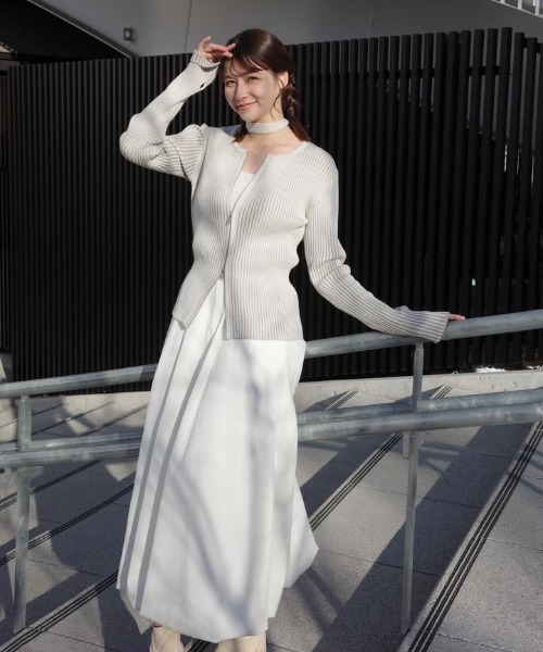 YENNA（イェンナ）の「リブZIPカーディガン　フィンガーホール付（カーディガン/ボレロ・レディース・グリーン/チャコールグレー/ブラック/グレイッシュベージュ/ブラウン・FREE）」の9枚目の写真