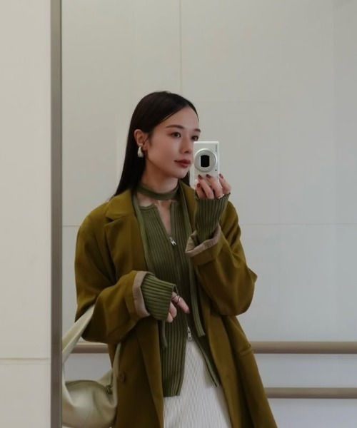 YENNA（イェンナ）の「リブZIPカーディガン　フィンガーホール付（カーディガン/ボレロ・レディース・グリーン/チャコールグレー/ブラック/グレイッシュベージュ/ブラウン・FREE）」の14枚目の写真