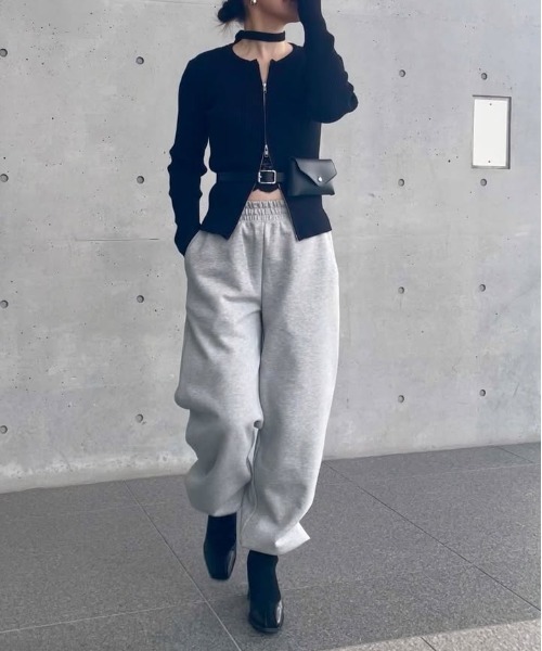 YENNA（イェンナ）の「リブZIPカーディガン　フィンガーホール付（カーディガン/ボレロ・レディース・グリーン/チャコールグレー/ブラック/グレイッシュベージュ/ブラウン・FREE）」の6枚目の写真