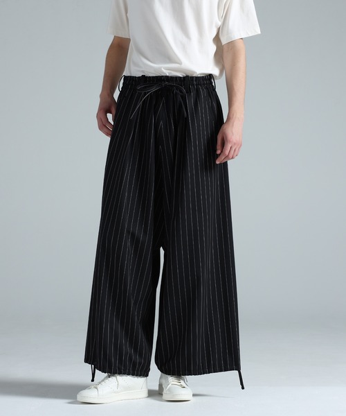 Y-3（ワイスリー）の「Y-3 REFINED WOOL CROPPED WIDE LEG PANTS（その他パンツ・メンズ・ブラック×ホワイト・X-SMALL/SMALL/MEDIUM/LARGE/XX-SMALL/X-LARGE）」の2枚目の写真