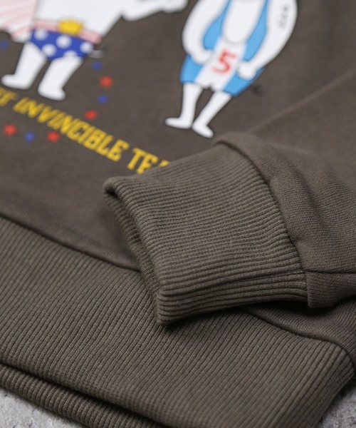 DILASH（ディラッシュ）の「ヒーロー犬プリントトレーナー（裏毛）（スウェット・キッズ・チャコールグレー/オレンジ・130/120/100/90/80/110）」の6枚目の写真