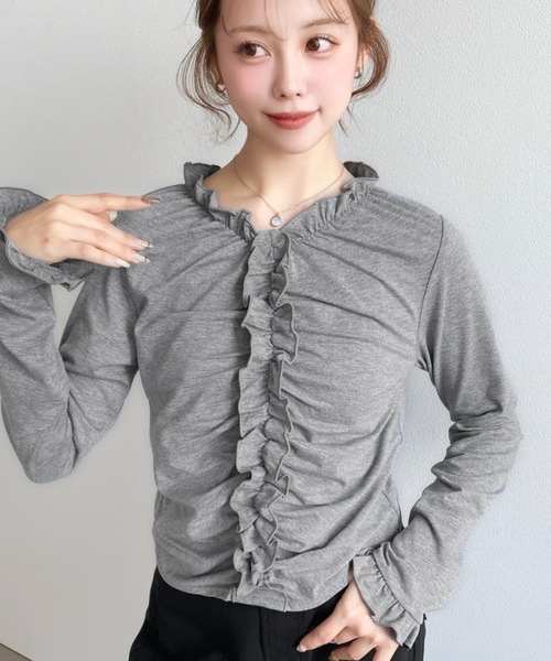 moment+(モーメントプラス)の「Vネックギャザーフリル長袖カットソー(Tシャツ/カットソー・レディース・ブラック/オフホワイト/イエロー/杢グレー・M)」の4枚目の写真