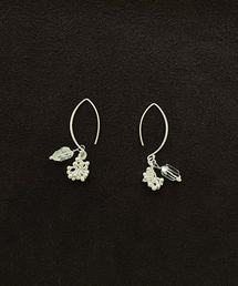 Y.A.Acc/ワイエーアク×LA BOUCLE別注 クリスタルチャームピアス