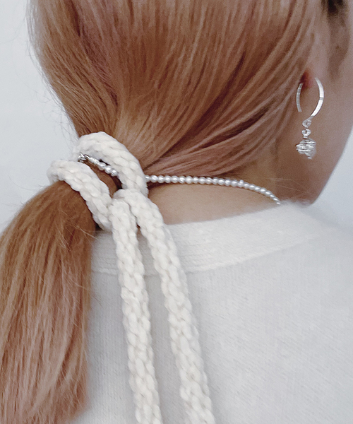 IENA LA BOUCLE(イエナラブークル)の「Y.A.Acc/ワイエーアク×LA BOUCLE別注 クリスタルチャームピアス(ピアス(両耳用)・レディース・ホワイト・FREE)」の2枚目の写真