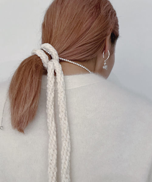 IENA LA BOUCLE(イエナラブークル)の「Y.A.Acc/ワイエーアク×LA BOUCLE別注 クリスタルチャームピアス(ピアス(両耳用)・レディース・ホワイト・FREE)」の3枚目の写真