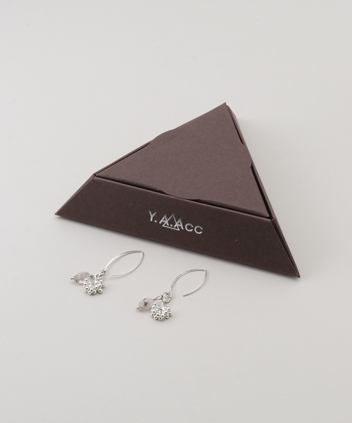 IENA LA BOUCLE(イエナラブークル)の「Y.A.Acc/ワイエーアク×LA BOUCLE別注 クリスタルチャームピアス(ピアス(両耳用)・レディース・ホワイト・FREE)」の9枚目の写真