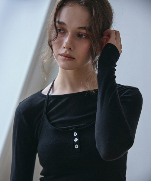 VEM.VER(ベンバー)の「ボタンポイントビスチェレイヤードTシャツ_ブラック(Tシャツ/カットソー・レディース・ブラック・FREE)」の3枚目の写真