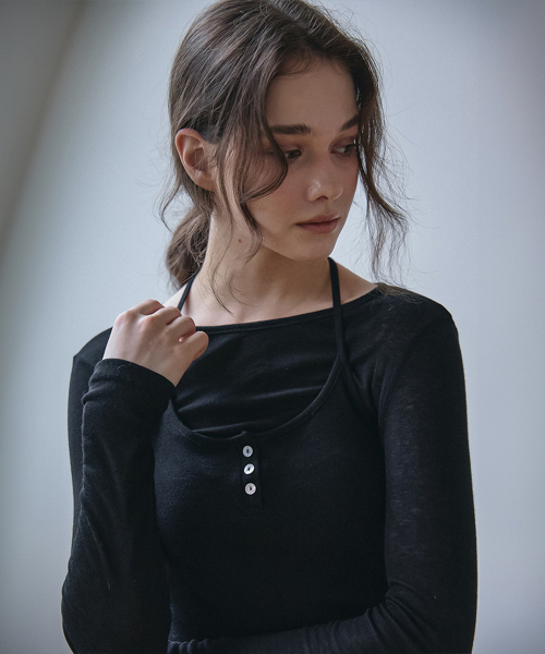 VEM.VER(ベンバー)の「ボタンポイントビスチェレイヤードTシャツ_ブラック(Tシャツ/カットソー・レディース・ブラック・FREE)」の4枚目の写真