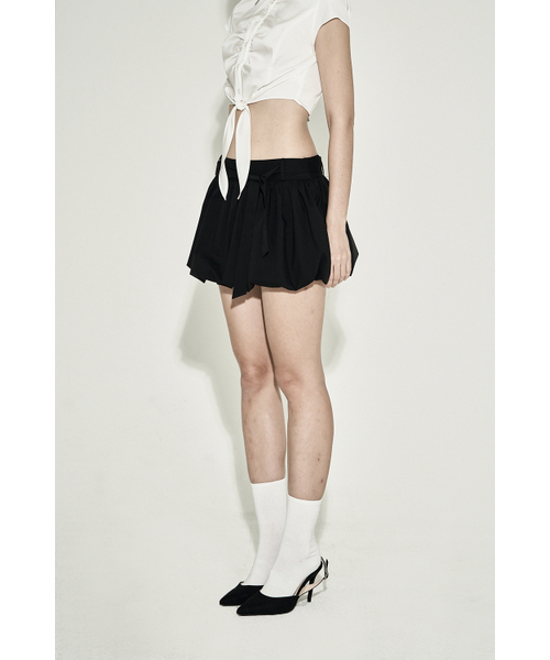 SYNERJYN(シナジン)の「BELT SHIRRING MINI SKIRT BLACK(スカート・レディース・その他・SMALL/MEDIUM)」の2枚目の写真