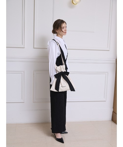 EIMY ISTOIRE(エイミーイストワール)の「EIMYロゴリボントート(トートバッグ・レディース・ピンク/ホワイト×ブラック/ブラック・F)」の6枚目の写真