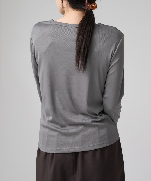 TRIANGLE PALETTE(トライアングルパレット)の「ストレッチクルーネック長袖Tシャツ(Tシャツ/カットソー・レディース・ブラック/アイボリー/グレー・FREE)」の15枚目の写真