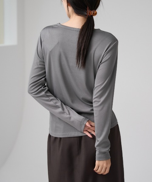 TRIANGLE PALETTE(トライアングルパレット)の「ストレッチクルーネック長袖Tシャツ(Tシャツ/カットソー・レディース・ブラック/アイボリー/グレー・FREE)」の16枚目の写真