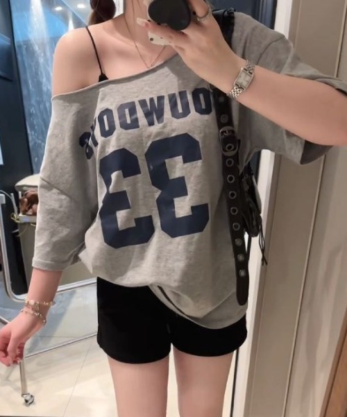 SHEPP(シープ)の「【26年春夏新作】アソートワンショルビッグロゴプリント半袖Tシャツ 星柄 Y2K(Tシャツ/カットソー・レディース・ホワイト/グレー・M/L)」の7枚目の写真