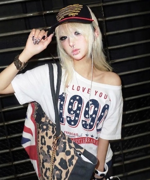 SHEPP(シープ)の「【26年春夏新作】アソートワンショルビッグロゴプリント半袖Tシャツ 星柄 Y2K(Tシャツ/カットソー・レディース・ホワイト/グレー・M/L)」の10枚目の写真