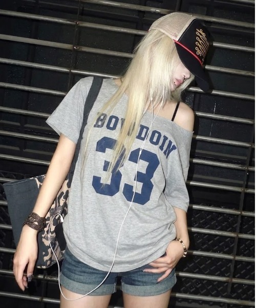 SHEPP(シープ)の「【26年春夏新作】アソートワンショルビッグロゴプリント半袖Tシャツ 星柄 Y2K(Tシャツ/カットソー・レディース・ホワイト/グレー・M/L)」の16枚目の写真
