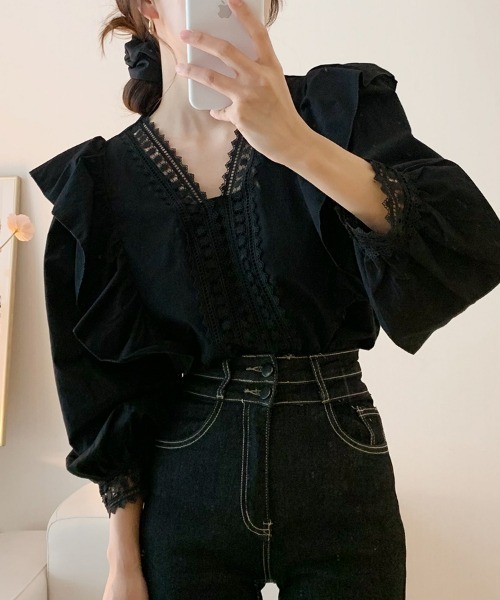 SEU(エスイーユー)の「フリル刺繍レースVネックブラウス レースブラウス シャツブラウス 長袖 オフィスカジュアル きれいめカジュアル レディース韓国風(シャツ/ブラウス・レディース・ホワイト/ブラック・フリー)」の2枚目の写真