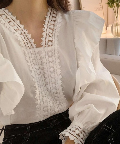 SEU(エスイーユー)の「フリル刺繍レースVネックブラウス レースブラウス シャツブラウス 長袖 オフィスカジュアル きれいめカジュアル レディース韓国風(シャツ/ブラウス・レディース・ホワイト/ブラック・フリー)」の11枚目の写真