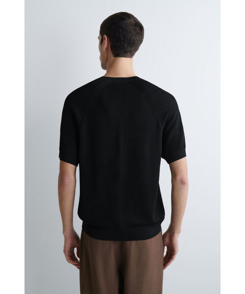 COS（コス）の「ダブルフェイスニットTシャツ（Tシャツ/カットソー・メンズ・ブラック・S/L/XL/M/XS）」の8枚目の写真