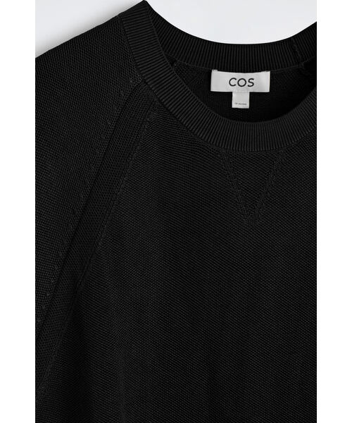 COS（コス）の「ダブルフェイスニットTシャツ（Tシャツ/カットソー・メンズ・ブラック・S/L/XL/M/XS）」の2枚目の写真