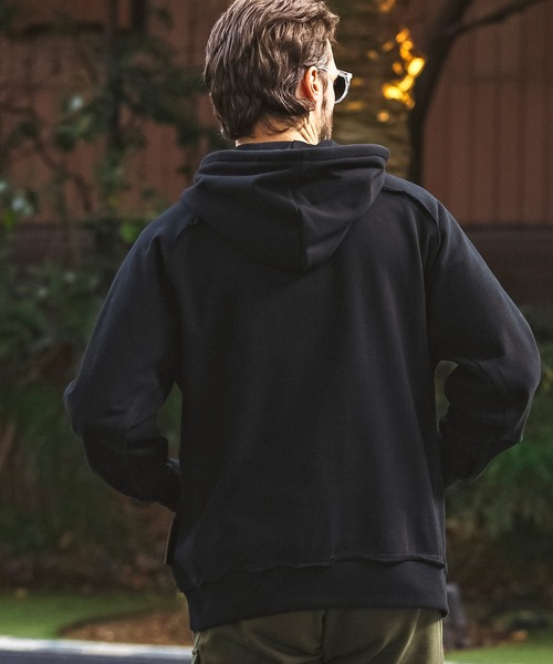 1PIU1UGUALE3  RELAX （ウノピゥウノウグァーレトレ リラックス）の「1PIU1UGUALE3 RELAX(ウノピゥウノウグァーレトレ リラックス)カットオフ スウェットプルオーバーパーカー（パーカー・メンズ・ブラック/グレー・XL/L/M/S/XXL）」の4枚目の写真