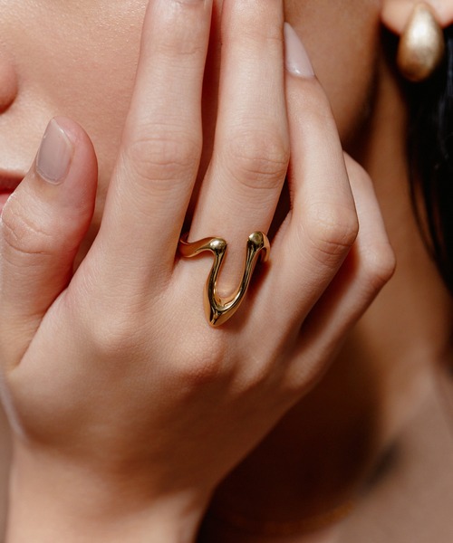 novice（ノーヴィス）の「【novice】Flow Ring［Stainless］（リング・レディース・シルバー/ゴールド・FREE）」の2枚目の写真