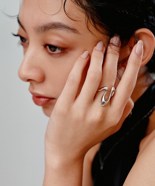 novice（ノーヴィス）の「【novice】Flow Ring［Stainless］（リング・レディース・シルバー/ゴールド・FREE）」の3枚目の写真