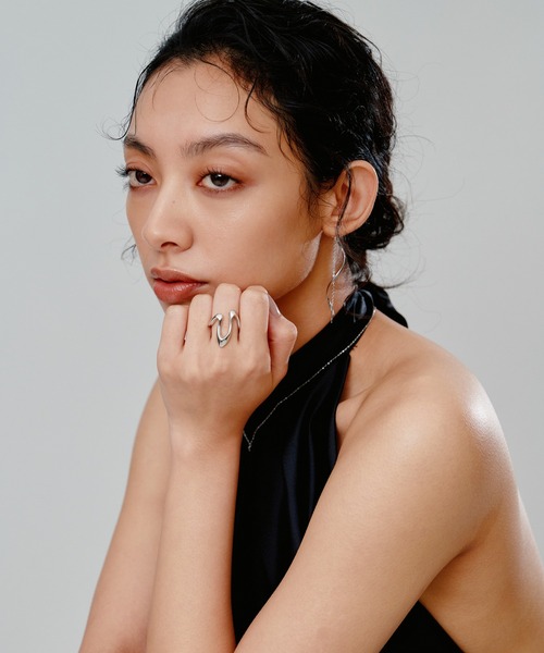 novice（ノーヴィス）の「【novice】Flow Ring［Stainless］（リング・レディース・シルバー/ゴールド・FREE）」の4枚目の写真