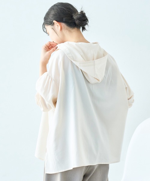 mil(ミル)の「スキッパー フーディー シャツ【586134】(シャツ/ブラウス・レディース・アイボリー/ブラック/ベージュ・XS/S)」の14枚目の写真