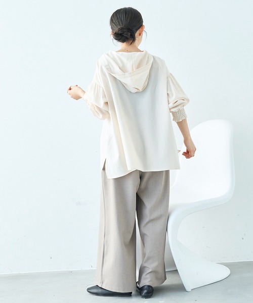 mil(ミル)の「スキッパー フーディー シャツ【586134】(シャツ/ブラウス・レディース・アイボリー/ブラック/ベージュ・XS/S)」の12枚目の写真