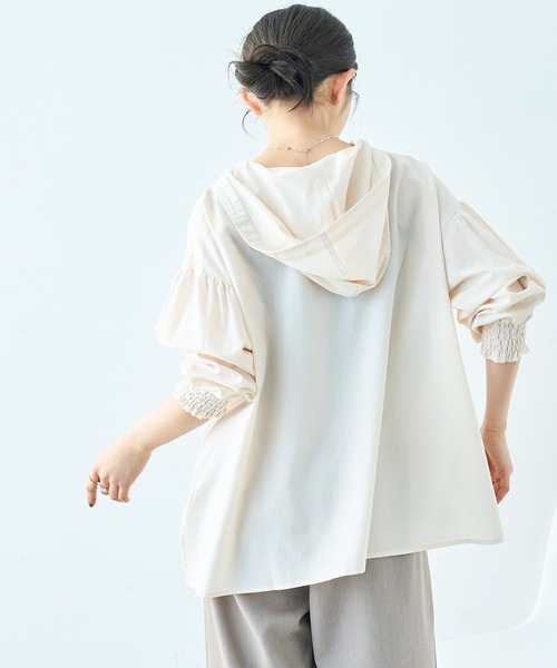 mil(ミル)の「スキッパー フーディー シャツ【586134】(シャツ/ブラウス・レディース・アイボリー/ブラック/ベージュ・XS/S)」の9枚目の写真