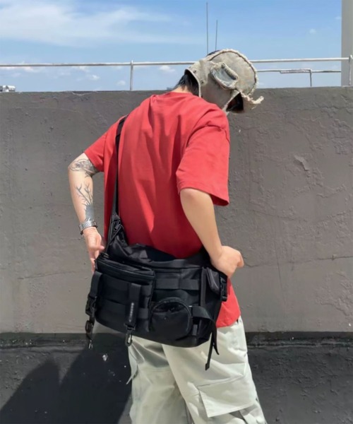 WESTBOY(ウエストボーイ)の「マルチWAY ユニセックス マルチポケット テックショルダーバッグ WO26S5BG10(ショルダーバッグ・メンズ・ブラック・FREE)」の1枚目の写真