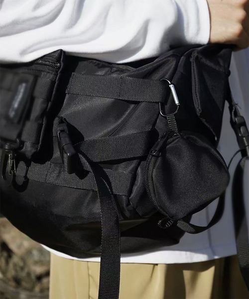 WESTBOY(ウエストボーイ)の「マルチWAY ユニセックス マルチポケット テックショルダーバッグ WO26S5BG10(ショルダーバッグ・メンズ・ブラック・FREE)」の16枚目の写真