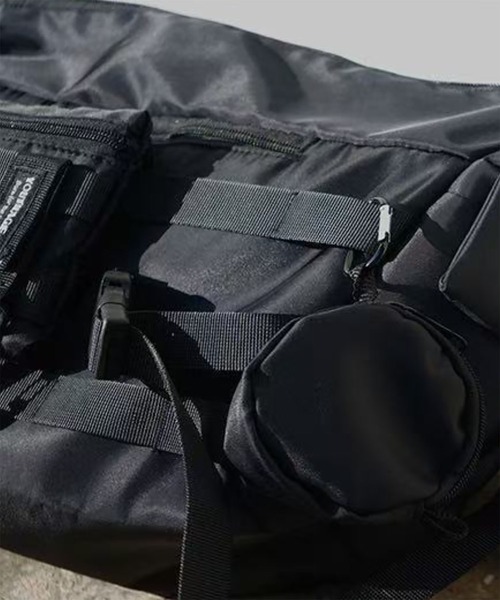 WESTBOY(ウエストボーイ)の「マルチWAY ユニセックス マルチポケット テックショルダーバッグ WO26S5BG10(ショルダーバッグ・メンズ・ブラック・FREE)」の3枚目の写真