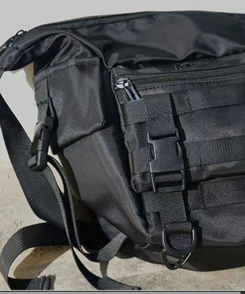 WESTBOY(ウエストボーイ)の「マルチWAY ユニセックス マルチポケット テックショルダーバッグ WO26S5BG10(ショルダーバッグ・メンズ・ブラック・FREE)」の4枚目の写真