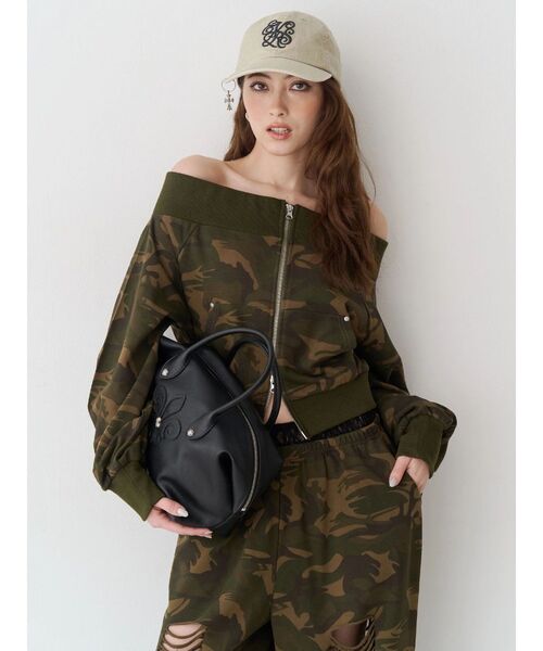 EVRIS(エヴリス)の「フロントジップオフショルスウェットトップス【セットアップ着用可能】(スウェット・レディース・グレー/その他1/ブラック・FREE)」の4枚目の写真