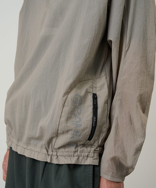 Gramicci(グラミチ)の「ULTRA-LIGHT PACKABLE JACKET / ウルトラライトパッカブルジャケット Gramicci / グラミチ(ナイロンジャケット・メンズ・グレー系その他/ライトグリーン/パープル系その他/ダークネイビー・S/M/L/XL/XXL)」の11枚目の写真