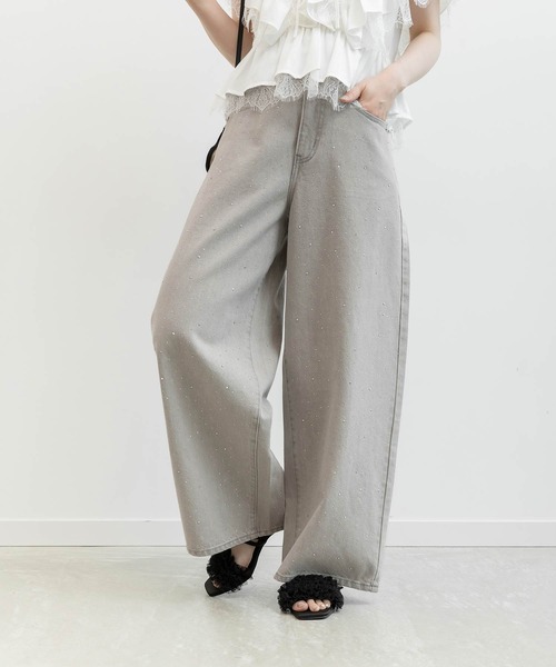 RANDA（ランダ）の「ホットフィックスストーンカーブデニムパンツ（その他パンツ・レディース・ブルー/グレー・1/0）」の2枚目の写真