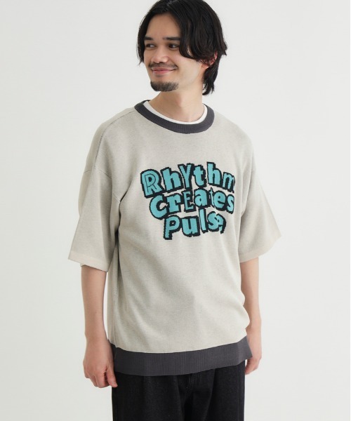 Right-on（ライトオン）の「【Refurbish】グラフィックロゴ ジャガードニットTシャツ (サマーニット / アメカジ / ドロップショルダー)（ニット/セーター・メンズ・ネイビー/イエロー/キナリ/ブラック/ブラウン・M/L/XL/S）」の2枚目の写真