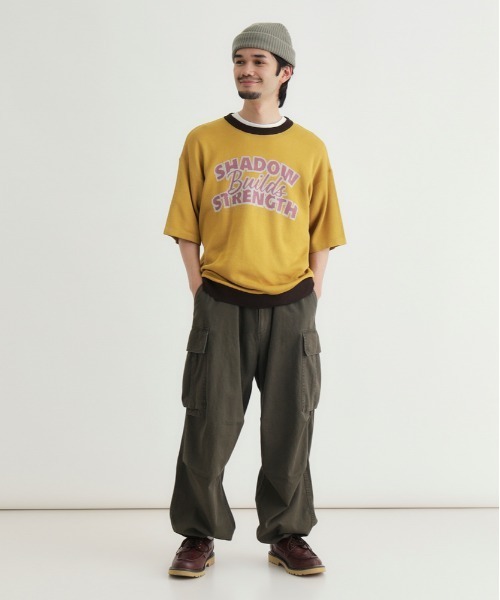 Right-on(ライトオン)の「Refurbish(リファービッシュ)グラフィックロゴジャガードニットTシャツ(ニット/セーター・メンズ・ネイビー/イエロー/キナリ/ブラック/ブラウン/グリーン・M/L/XL/S)」の16枚目の写真