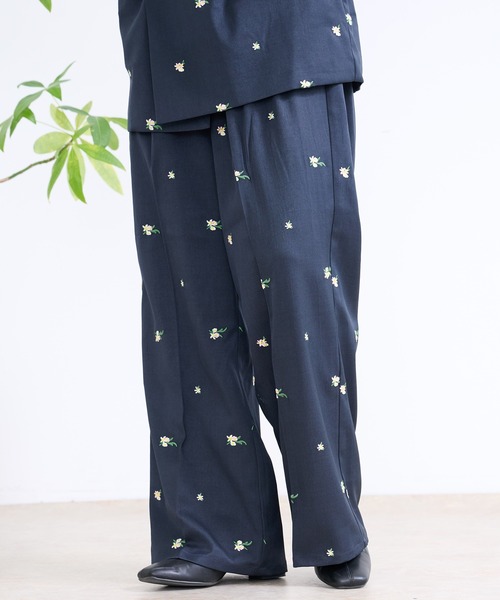DAESE TOKYO(デセトウキョウ)の「『DAESE TOKYO/デセトウキョウ』花刺繍パンツ(その他パンツ・レディース・グレー/ネイビー・FREE)」の2枚目の写真