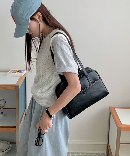 by LEGNA(バイレグナ)の「フロントポケットスクエアショルダーバッグ(ショルダーバッグ・レディース・ブラック/ダークブラウン/ブラウン・FREE)」の9枚目の写真