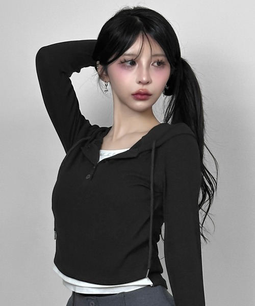 FOLLOWIN(フォロウィン)の「3color/フードレイヤードリブトップス(Tシャツ/カットソー・レディース・グレー/ホワイト/ブラック・FREE)」の22枚目の写真